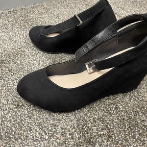 Torrid 11W Black Wedges